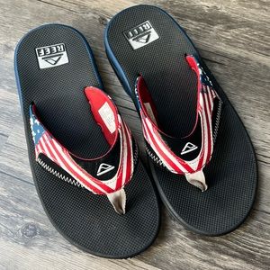 Reef Sandals women’s 7 men’s 5